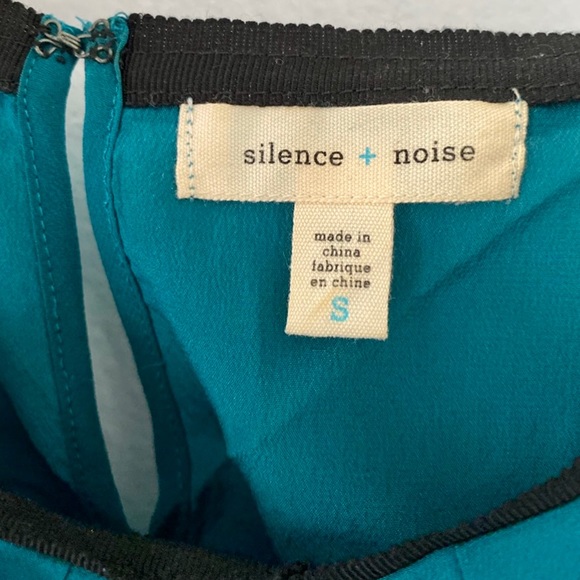 Silence & Noise turquoise silk string tank with black trim - Picture 4 of 6